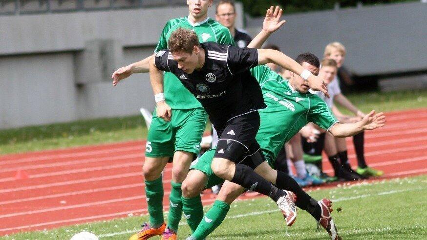 Die SpVgg Landshut schenkte gegen Rosenheim eine 2:0 Führung wieder her (Foto: Herrmann). Die SpVgg Landshut schenkte gegen Rosenheim eine 2:0 Führung wieder her (Foto: Herrmann).