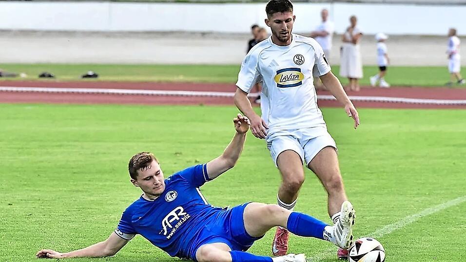 Der FC Dingolfing musste sich trotz eines beherzten Auftritts geschlagen geben. Der FC Dingolfing musste sich trotz eines beherzten Auftritts geschlagen geben.