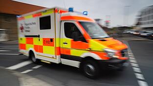 Im Krankenhaus starb der 23-Jährige. (Symbolbild) Im Krankenhaus starb der 23-Jährige. (Symbolbild)