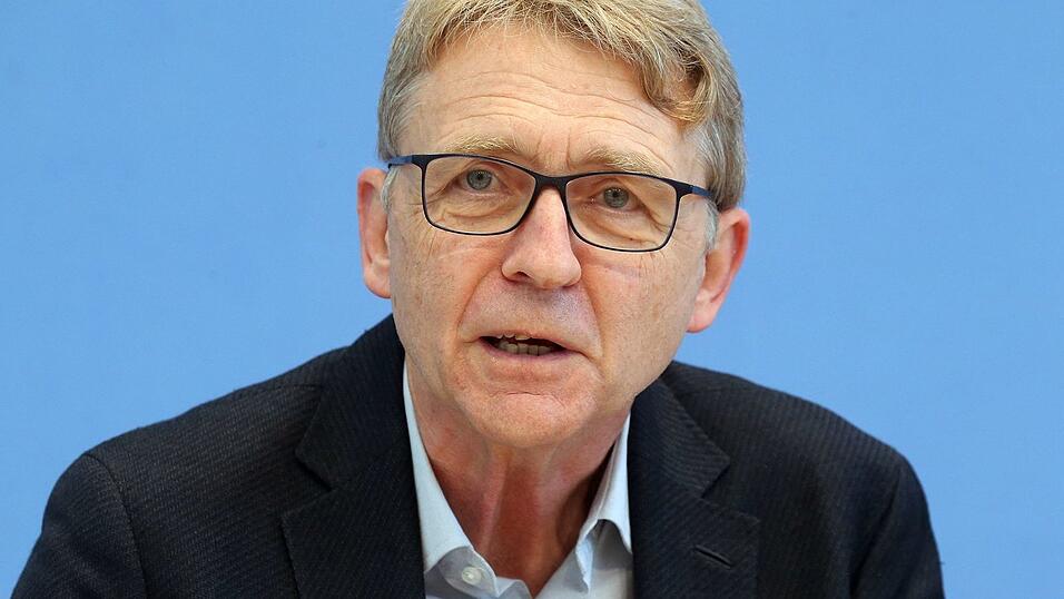 Helmut Frister betont, dass digitale Angebote eine wichtige Rolle bei der Erf&uuml;llung der Kommunikations- und Informationsbed&uuml;rfnisse von Kindern und Jugendlichen spielen. (Archivbild)