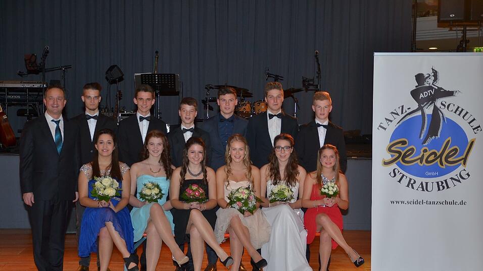Die Bilder vom Abschlussball der Tanzschule Seidel in der Fraunhofer-Halle am 28. November. Die Bilder vom Abschlussball der Tanzschule Seidel in der Fraunhofer-Halle am 28. November.