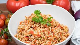Besonders als Beilage beim Grillen eignet sich der Bulgursalat hervorragend.