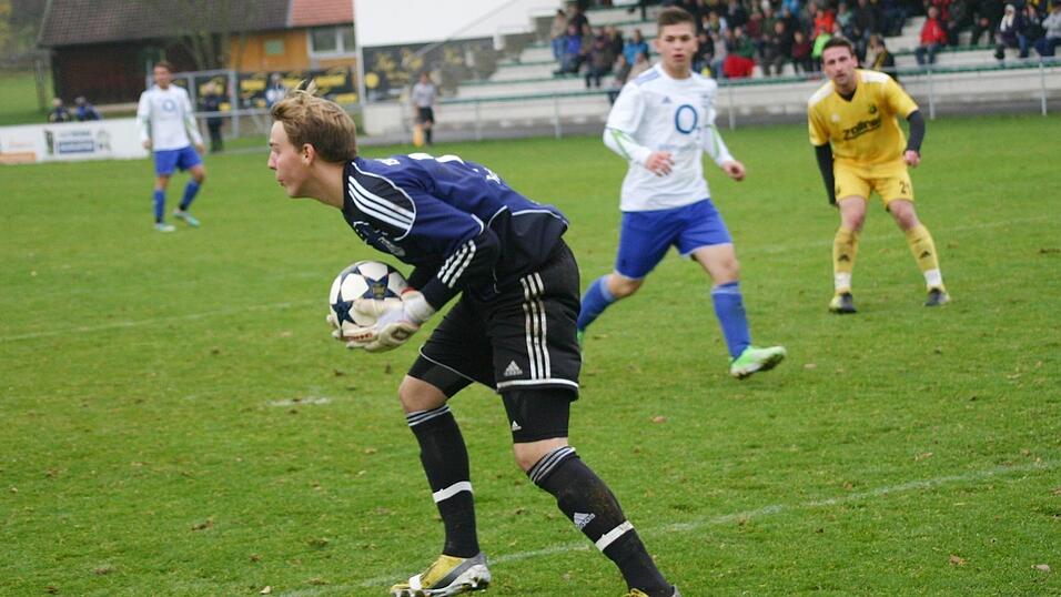 Die DJK Vilzing gewinnt auch das Verfolgerduell gegen den TSV Bad Abbach. (Foto: Fabian Roßmann) Die DJK Vilzing gewinnt auch das Verfolgerduell gegen den TSV Bad Abbach. (Foto: Fabian Roßmann)