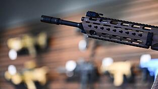 Ein Gewehr von Heckler & Koch in einem Ausstellungsraum der Firma in Oberndorf. Ein Gewehr von Heckler & Koch in einem Ausstellungsraum der Firma in Oberndorf.