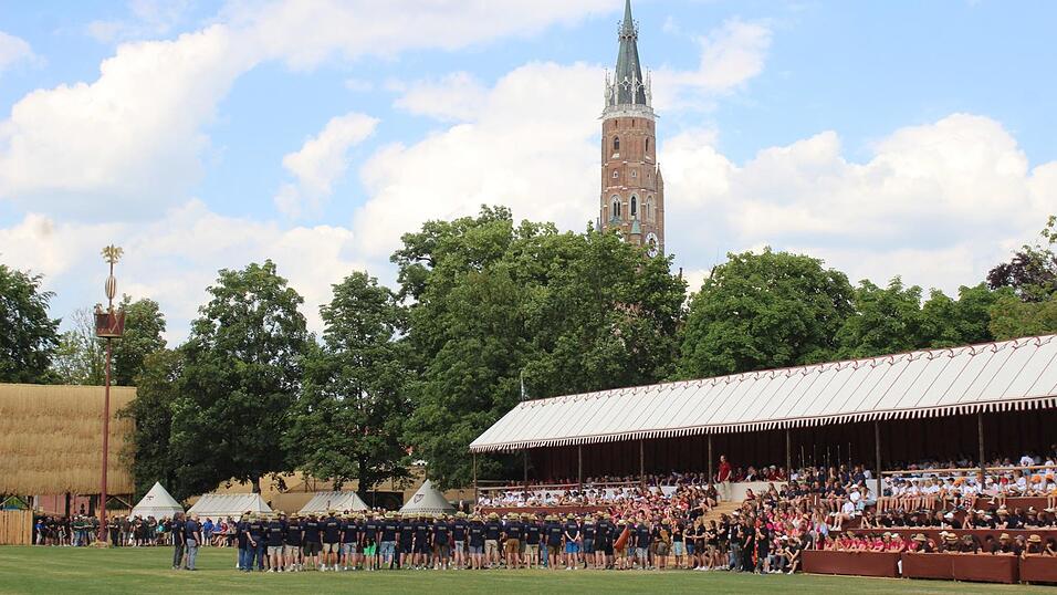 Am 17. Juni fand in Landshut die zweite Wiesenprobe für die Landshuter Hochzeit statt. Am 17. Juni fand in Landshut die zweite Wiesenprobe für die Landshuter Hochzeit statt.