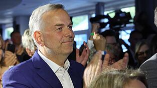Leif-Erik Holm, Ministerpräsidentenkandidat der AfD, zeigte sich im Landtagswahlkampf in Mecklenburg-Vorpommern bürgerlich und nahbar. Leif-Erik Holm, Ministerpräsidentenkandidat der AfD, zeigte sich im Landtagswahlkampf in Mecklenburg-Vorpommern bürgerlich und nahbar.
