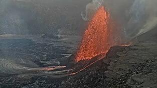 Der Vulkan Kilauea auf Hawaii spuckt erneut Lavafontänen.