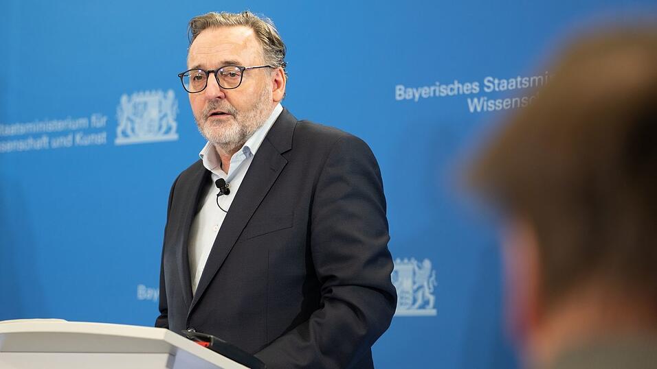 Anton Biebl leitet die Bayerischen Staatsgem&auml;ldesammlungen. (Archivbild)