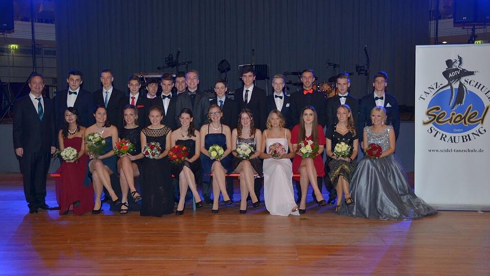 Die Bilder vom Abschlussball der Tanzschule Seidel in der Fraunhofer-Halle am 28. November. Die Bilder vom Abschlussball der Tanzschule Seidel in der Fraunhofer-Halle am 28. November.