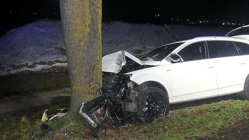 Der Fahrer dieses Wagens hatte großes Glück. Der Fahrer dieses Wagens hatte großes Glück.