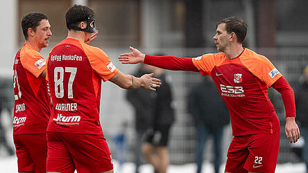 Gegen Schwaben Augsburg wird es f&uuml;r die SpVgg Hankofen auch darauf ankommen, was die Offensivreihe um Tobias Gayring, Andreas Wagner und Tobias Lermer (v. l.) zustande bringt.