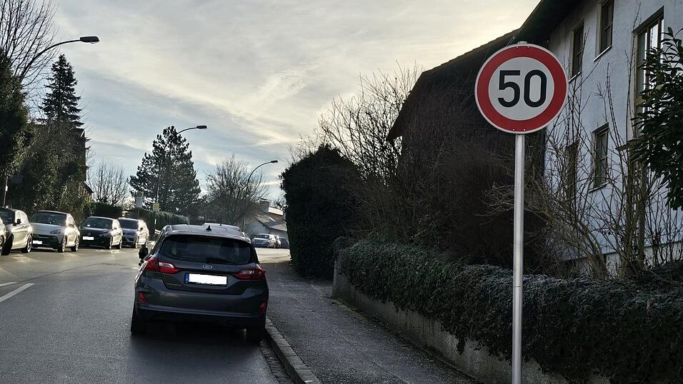 Im mittleren Teil des Felix-Meindl-Wegs durfte bislang 50 Stundenkilometer gefahren werden, was bei Anwohnern f&uuml;r Unverst&auml;ndnis sorgte. Sie setzten sich seit L&auml;ngerem f&uuml;r Tempo 30 auf der kompletten Stra&szlig;e ein.