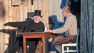 Der Boandlkramer (gespielt von Josef Raab) und der Brandner Kaspar (Johann Beiderbeck) begeisterten beim Freilichtspiel „Der Brandner Kaspar und das ewig’ Leben“. Der Boandlkramer (gespielt von Josef Raab) und der Brandner Kaspar (Johann Beiderbeck) begeisterten beim Freilichtspiel „Der Brandner Kaspar und das ewig’ Leben“.