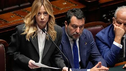 Vize-Regierungschef Matteo Salvini - hier rechts neben Ministerpr&auml;sidentin Giorgia Meloni - findet markige Worte. (Archivbild)