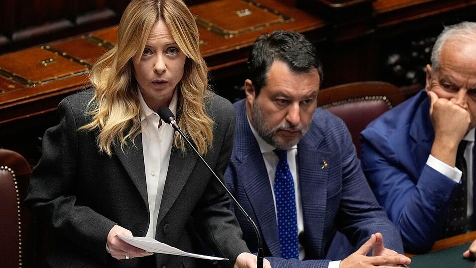 Vize-Regierungschef Matteo Salvini - hier rechts neben Ministerpr&auml;sidentin Giorgia Meloni - findet markige Worte. (Archivbild)