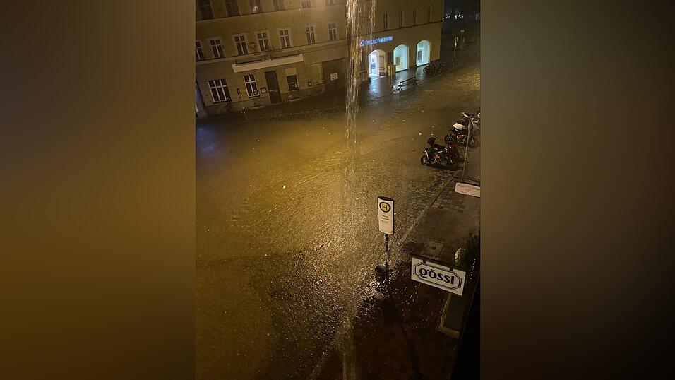 Auch in der Nacht auf Mittwoch hatte die Landshuter Feuerwehr wegen eines Unwetters wieder alle H&auml;nde voll zu tun.