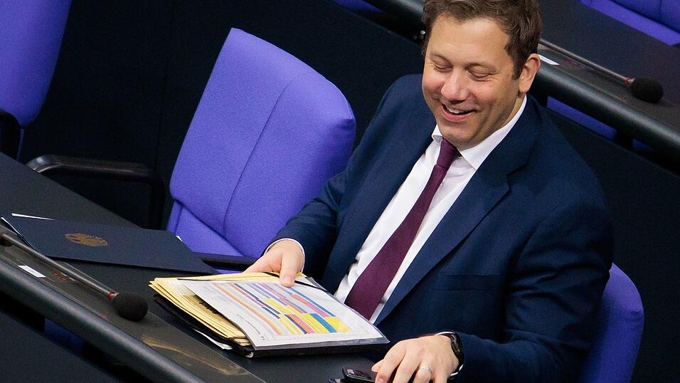 Finanzinister Lars Klingbeil (SPD) bringt bald seinen zweiten Haushalt ins Ziel.