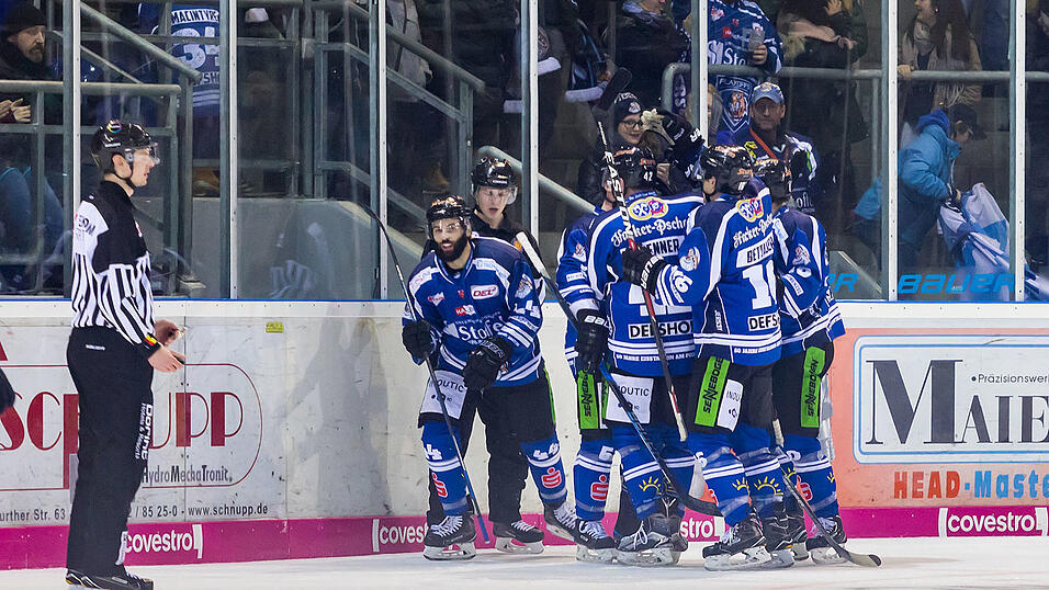 Die Straubing Tigers hatten die Thomas Sabo Ice Tigers N&uuml;rnberg zu Gast.