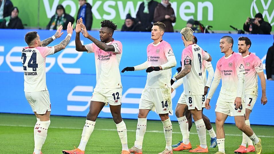 Allen Grund zum Jubeln hatten die Spieler von Bayer Leverkusen in Wolfsburg.