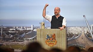 Der neue Fastenprediger Stephan Zinner liest der Polit-Prominenz die Leviten.