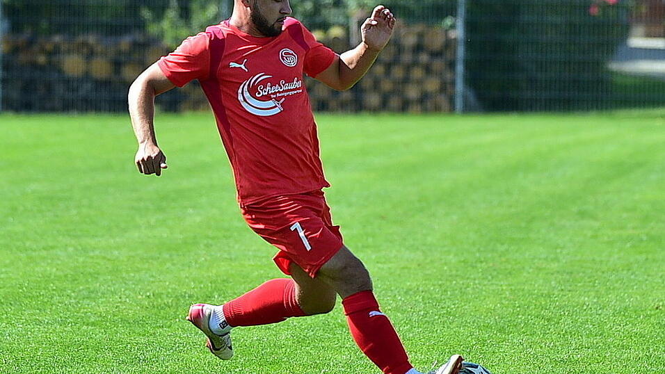 Jan Karabas erzielte nach dem frühen Rückstand per Elfmeter das 1:1 für Plattling, am Ende stand ein verdienter 3:1-Erfolg beim TSV Mauth. Jan Karabas erzielte nach dem frühen Rückstand per Elfmeter das 1:1 für Plattling, am Ende stand ein verdienter 3:1-Erfolg beim TSV Mauth.