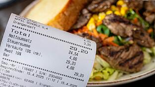 Dass die Steuersenkung an die Kunden weitergegeben wird, damit sollten Restaurantbesucher eher nicht rechnen.