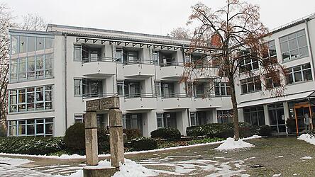 Die komplexen Finanzermittlungen der Staatsanwaltschaft im Fall Bürgerspital-Stifung Landau haben nun zu einer Anklage geführt, die der Beschuldigten zugestellt wurde. Die komplexen Finanzermittlungen der Staatsanwaltschaft im Fall Bürgerspital-Stifung Landau haben nun zu einer Anklage geführt, die der Beschuldigten zugestellt wurde.