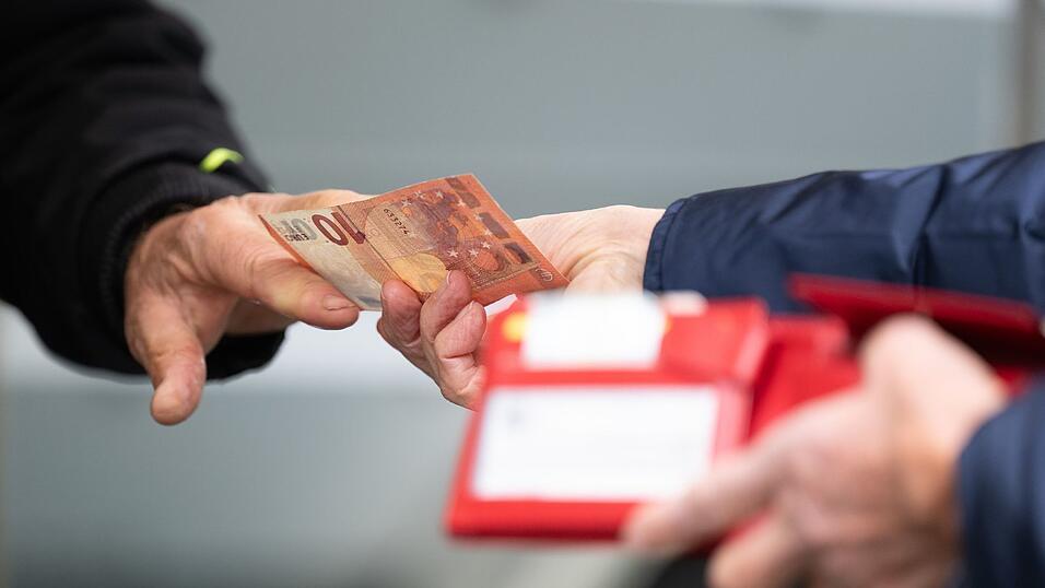 Die Preissteigerungen haben viele Menschen in Bayern nicht nur beim Wocheneinkauf zu spüren bekommen. (Symbolbild) Die Preissteigerungen haben viele Menschen in Bayern nicht nur beim Wocheneinkauf zu spüren bekommen. (Symbolbild)