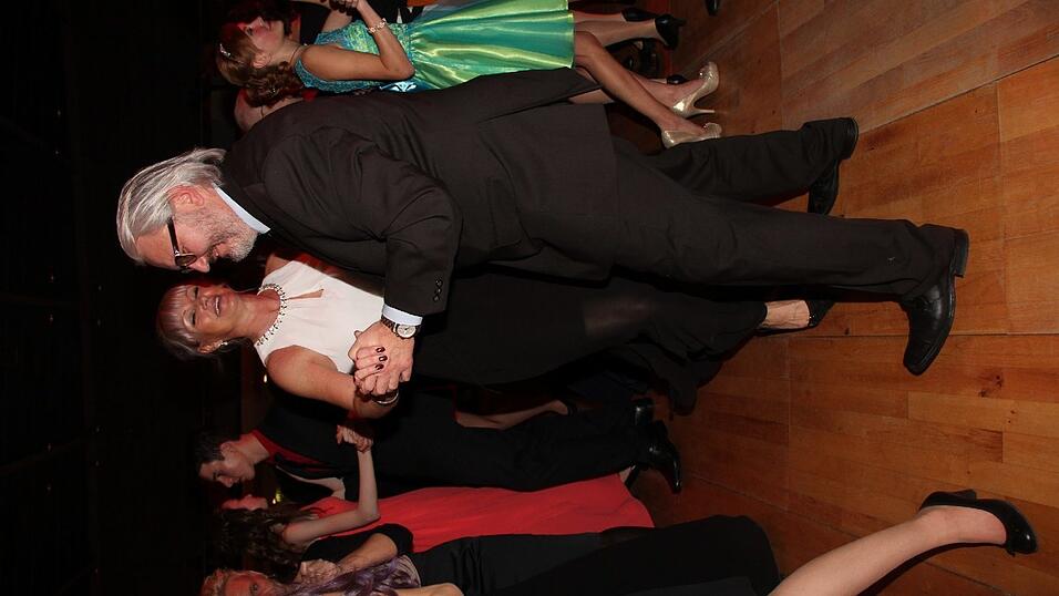 Die Bilder vom Abschlussball der Tanzschule Seidel in der Fraunhofer-Halle am 28. November. Die Bilder vom Abschlussball der Tanzschule Seidel in der Fraunhofer-Halle am 28. November.