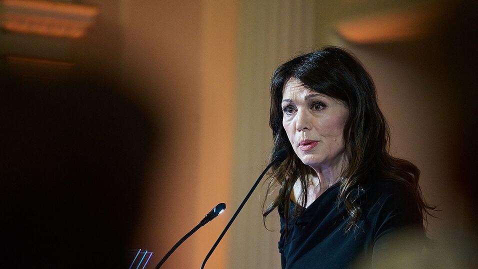 Bereits als junge Frau reiste Berben das erste Mal nach Israel. Bereits als junge Frau reiste Berben das erste Mal nach Israel.