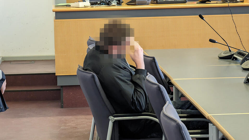 Der 19-j&auml;hrige Angeklagte schweigt nach wie vor zu den Vorw&uuml;rfen.