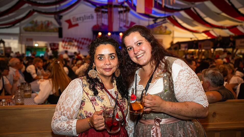 Die Partybilder vom Freitag, 14. August, aus dem Festzelt Greindl. Die Partybilder vom Freitag, 14. August, aus dem Festzelt Greindl.