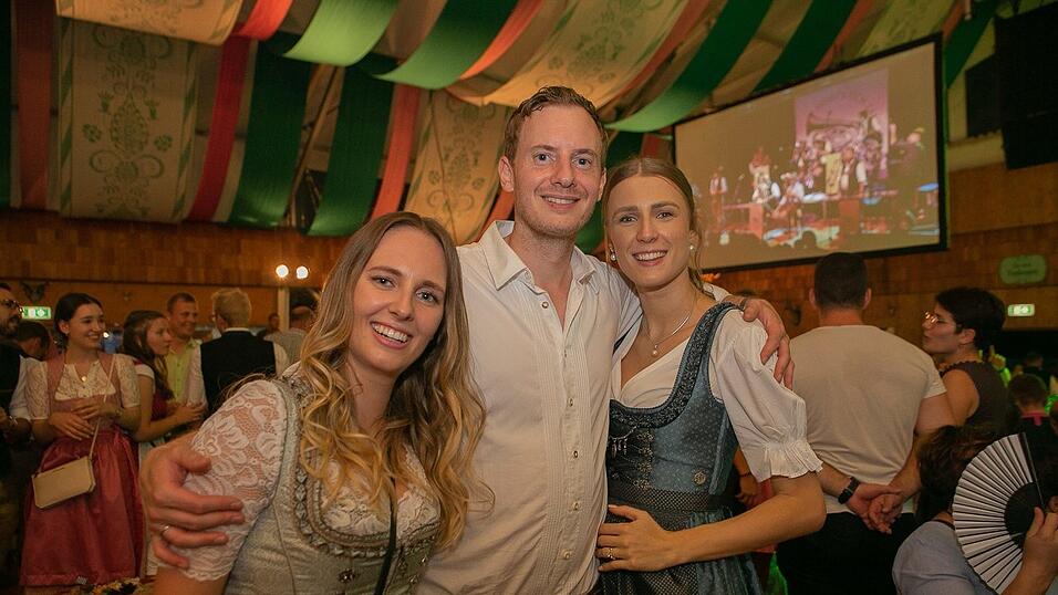 Am Dienstag spielte der Menzl im Festzelt Weckmann auf. Diese Blasmusikfreunde waren mit dabei.