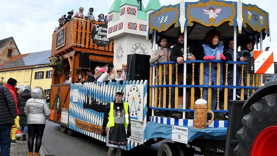 Einen kleinen Vorgeschmack auf das Gäubodenfest in Straubing brachte die KLJB Allkofen mit ihrem Motivwagen nach Rohr. Einen kleinen Vorgeschmack auf das Gäubodenfest in Straubing brachte die KLJB Allkofen mit ihrem Motivwagen nach Rohr.