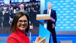 Ilse Aigner lässt sich von ihren Parteifreunden feiern. Sie gilt als mögliches künftiges Staatsoberhaupt der Bundesrepublik. Ilse Aigner lässt sich von ihren Parteifreunden feiern. Sie gilt als mögliches künftiges Staatsoberhaupt der Bundesrepublik.