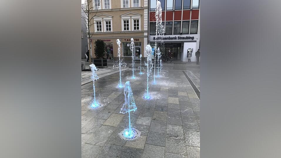 Die erste lebensgroße Agnes-Figur könnte ab März 2028 am neuen Wasserspiel am Theresienplatz sitzen und dann ein beliebtes Fotomotiv für Einheimische und Touristen abgeben. Die erste lebensgroße Agnes-Figur könnte ab März 2028 am neuen Wasserspiel am Theresienplatz sitzen und dann ein beliebtes Fotomotiv für Einheimische und Touristen abgeben.