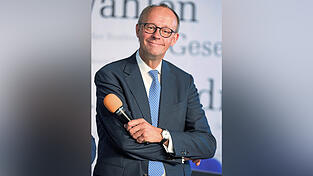 Bei den Social-Media-Auftritten von Friedrich Merz geht es laut Expertin neben den Videos selbst auch um den Dialog in den Kommentaren darunter. So sollen sich die Nutzer gesehen und gehört fühlen.