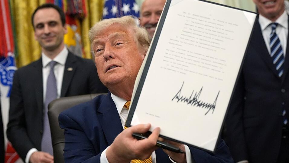 Donald Trumps Erlass sieht unterdessen eine schnellere Einführung der Quantentechnologie durch die US-Regierung vor. Donald Trumps Erlass sieht unterdessen eine schnellere Einführung der Quantentechnologie durch die US-Regierung vor.