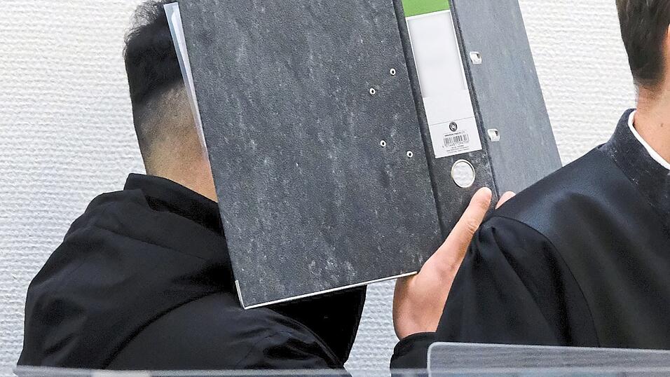Der 24-j&auml;hrige Angeklagte hatte noch versucht abzubremsen. Beim Aufprall hatte er dennoch 207 Stundenkilometer am Tacho.