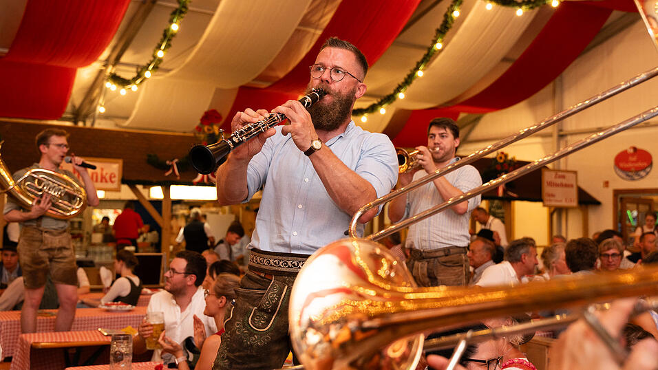 Die Partybilder vom Sonntag, 20. August 2023, aus dem Festzelt Greindl. Die Partybilder vom Sonntag, 20. August 2023, aus dem Festzelt Greindl.