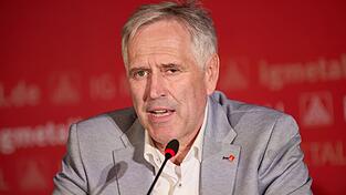 IG Metall Bezirksleiter Horst Ott fordert ein großes staatliches Investitionsprogramm, um die Industrie im Strukturwandel zu unterstützen, geknüpft an die Bedingung, dass die Arbeitsplätze in Deutschland bleiben. (Archiv)
