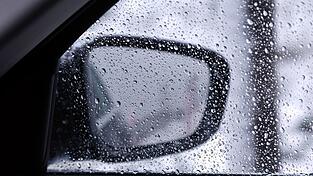 Das Wetter bleibt auch am Feiertag ungemütlich. (Archiv) Das Wetter bleibt auch am Feiertag ungemütlich. (Archiv)