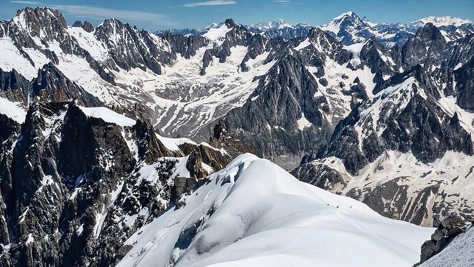 Immer wieder kommen im Mont-Blanc-Massiv Alpinisten ums Leben. (Archivbild)