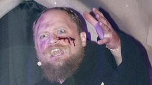 Florian Fischer wird heuer Chamerauer. F&uuml;r seine Rolle als Pater Willibald (Bild) wird ein Nachfolger gesucht.