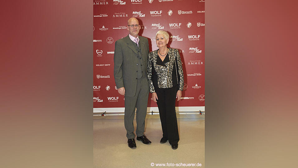 Die Metzgerzunft hat am Samstagabend in die Joseph-von-Fraunhofer-Halle eingeladen. Die Metzgerzunft hat am Samstagabend in die Joseph-von-Fraunhofer-Halle eingeladen.