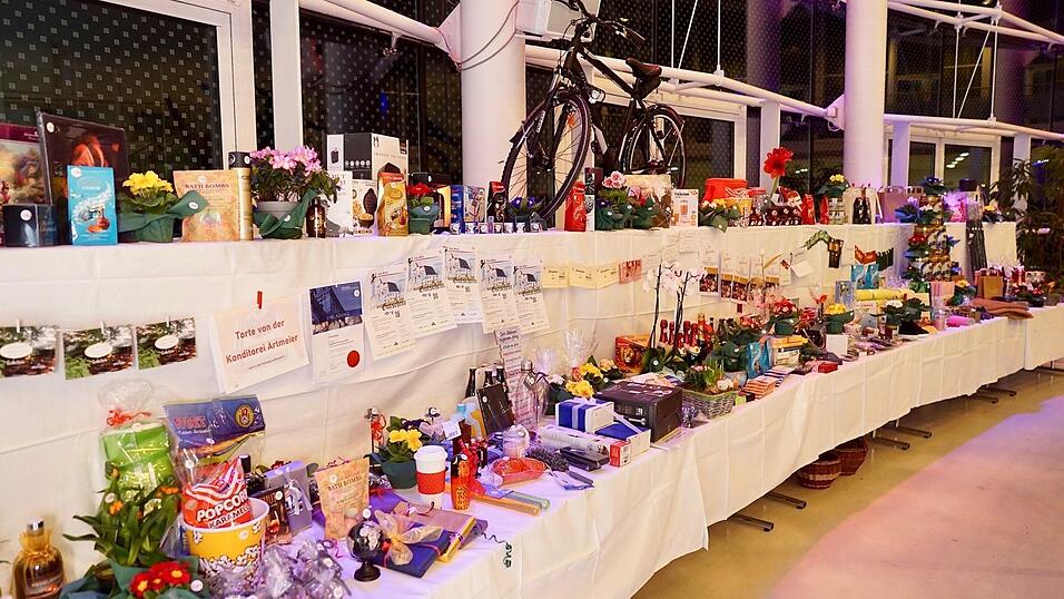 Mit dem SPD-Ball wurde am Samstag die Ballsaison in Straubing eröffnet. Mit dem SPD-Ball wurde am Samstag die Ballsaison in Straubing eröffnet.