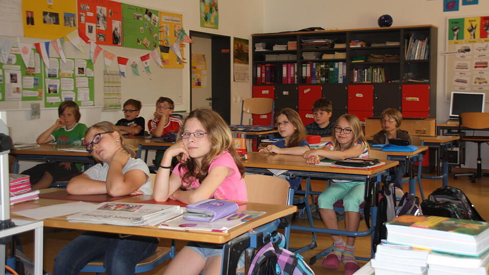 Jessica und Jonas versuchten sich als Pressefotografen und hielten die besondere Schulstunde in Bildern fest. Jessica und Jonas versuchten sich als Pressefotografen und hielten die besondere Schulstunde in Bildern fest.