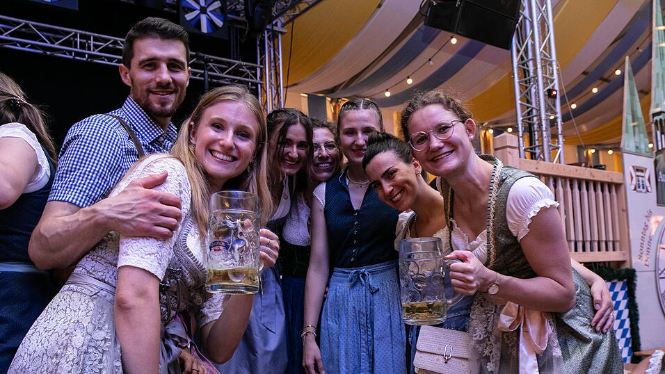 Die Partybilder vom Donnerstag, 14. August, aus dem Festzelt Reisinger. Die Partybilder vom Donnerstag, 14. August, aus dem Festzelt Reisinger.