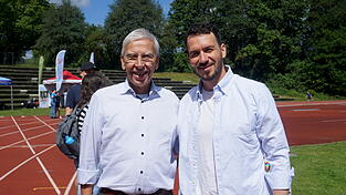 Unipräsident Udo Hebel mit Felix Neureuther (rechts). Unipräsident Udo Hebel mit Felix Neureuther (rechts).