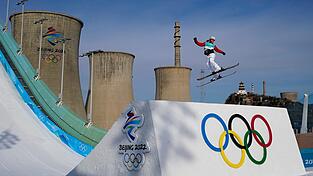 Die Schanze Big Air Shougang steht mitten in einem ehemaligen Industriegebiet.